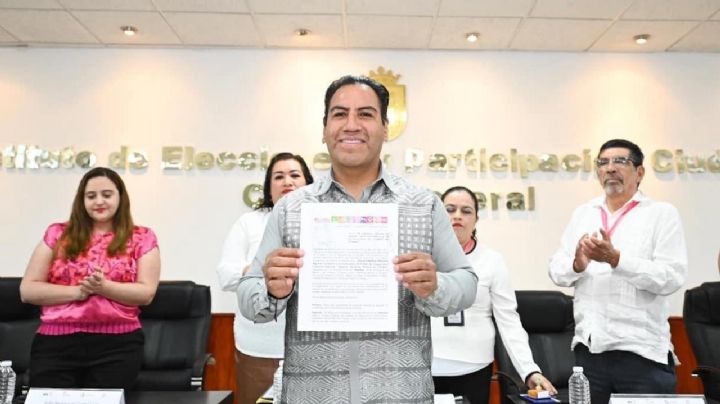 El morenista Eduardo Ramírez Aguilar se registró como aspirante a gobernador de Chiapas