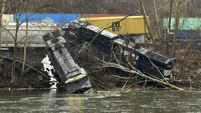 Se descarrila tren en Pensilvania; no hay heridos ni fuga de materiales peligrosos