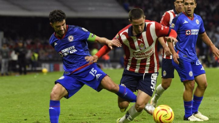 Cruz Azul goleó 3-0 a las Chivas en el Estadio Azteca