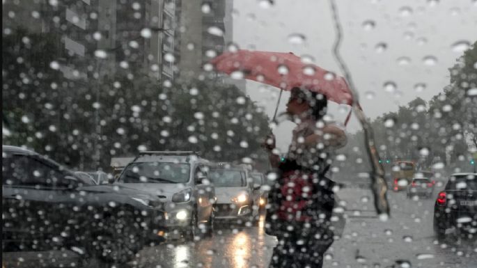 Temporal causa muerte de una mujer, cancelación de vuelos y voladura de techos en Buenos Aires