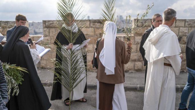 Miles de personas celebran Domingo de Ramos en Jerusalén