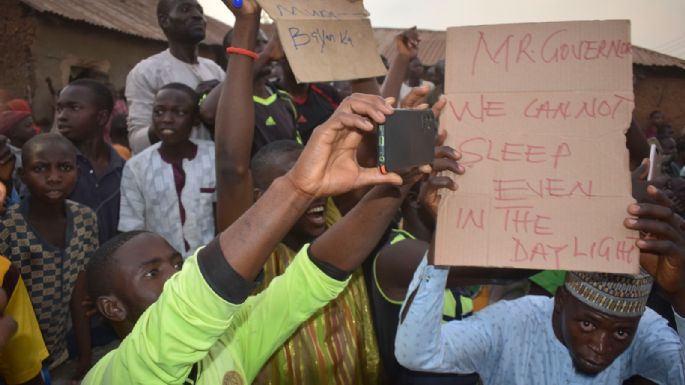 Hombres armados secuestran a más de 100 niños en una escuela de Nigeria