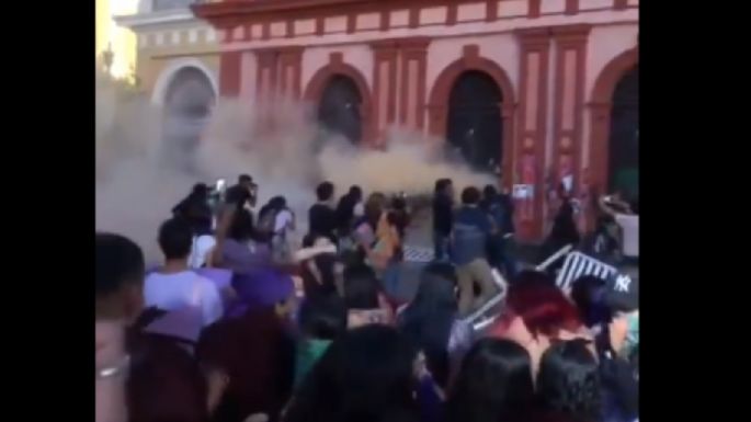 Destituyen a Subsecretario de Seguridad de Colima por usar gas lacrimógeno contra mujeres en 8M