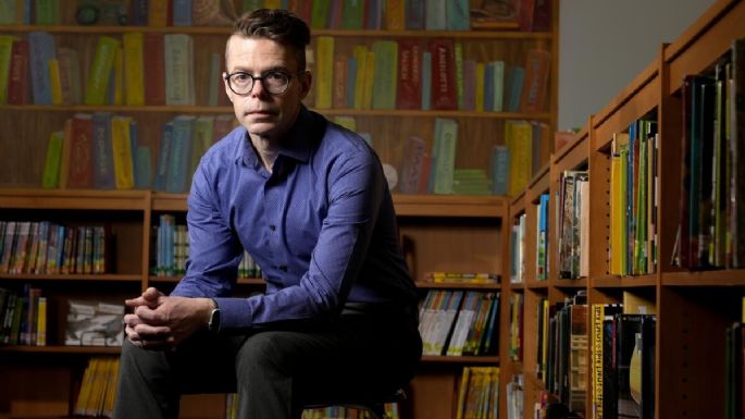 Bibliotecarios enfrentan sanciones, incluso prisión, por libros prohibidos en escuelas de EU