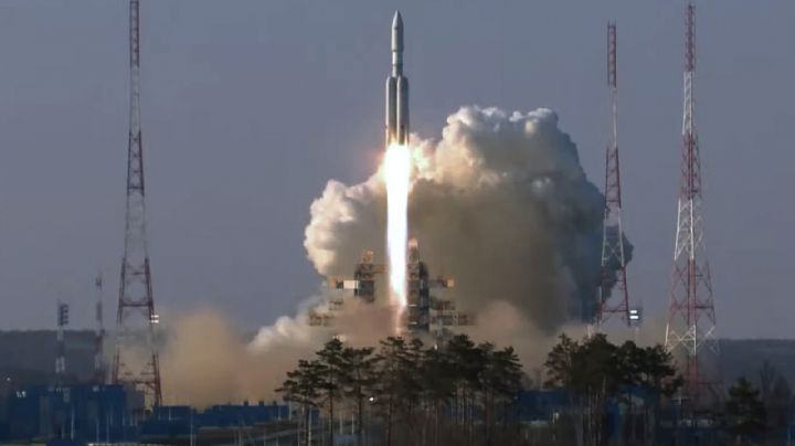 Rusia logra despegar cohete de transporte pesado tras tercer intento