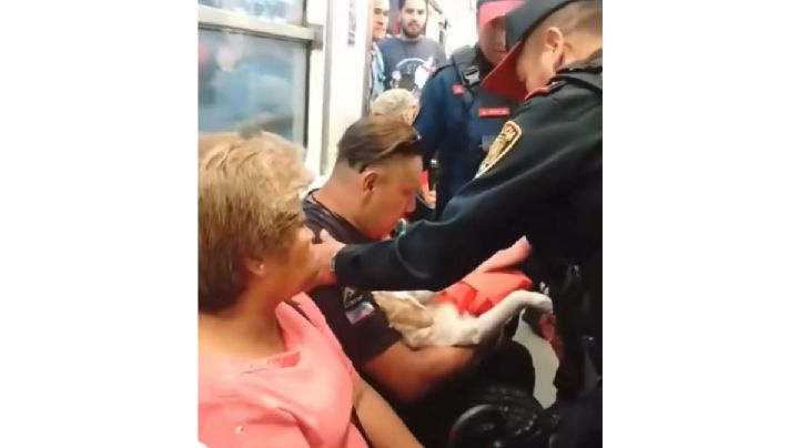 Policías arrastraron y sacaron del Metro a un hombre con todo y perro; SSC indaga (Video)