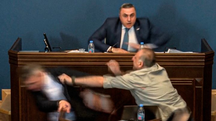 Así fue el enfrentamiento a golpes entre legisladores de Georgia (Video)