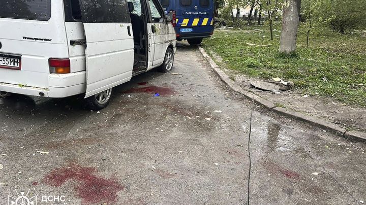 Tres misiles rusos se estrellan en zona de departamentos de Chernígov: hay 14 muertos