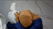 "Una mujer palestina abraza el cuerpo de su sobrina", la foto ganadora del World Press Photo 2024
