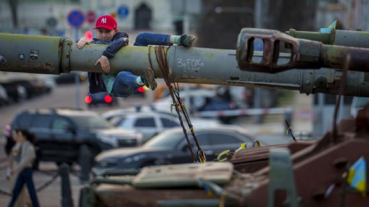 Drones ucranianos atacan refinería y fábrica de drones en Rusia