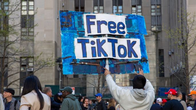 Biden promulga ley que podría prohibir TikTok en EU, pese a que su campaña usa la aplicación