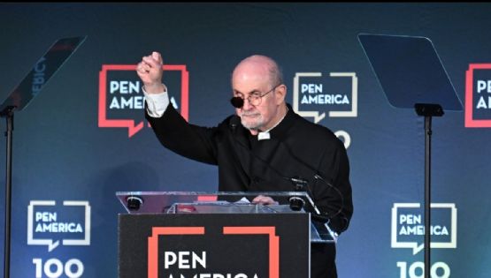 India podría levantar la prohibición de "Los versos satánicos" de Rushdie