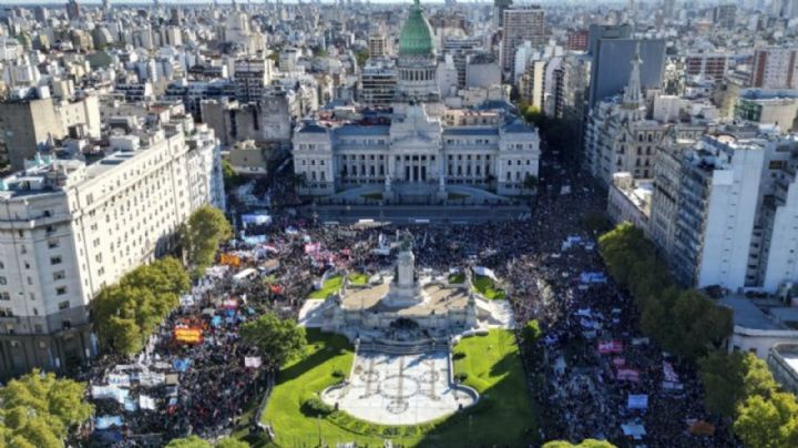 ¿Qué nos dicen las marchas de miles de argentinos defendiendo la universidad pública?
