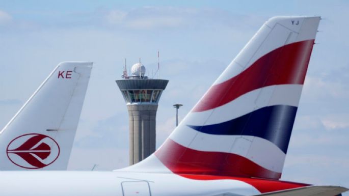 Controladores aéreos de Francia cancelan su huelga, pero los vuelos a París siguen interrumpidos