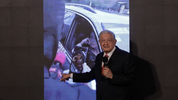 El INE pide a López Obrador bajar mañaneras donde alaba a Claudia Sheinbaum