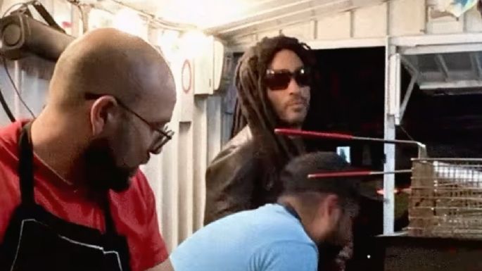 Lenny Kravitz en la CDMX: Baila en puesto ambulante de hamburguesas de la Escandón (Video)