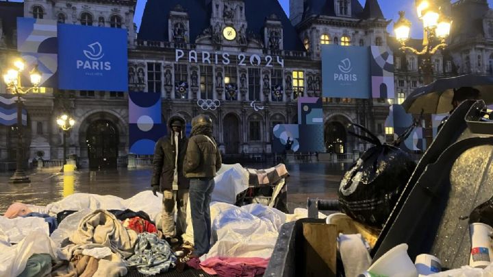 Policía expulsa a migrantes de plaza en París antes de las olimpiadas