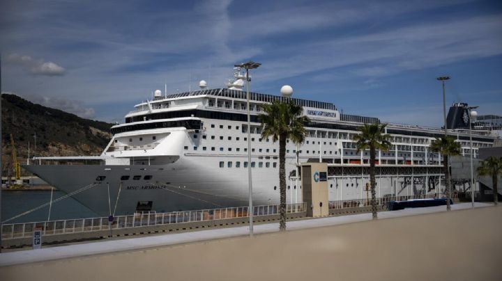 Crucero con mil 500 pasajeros es detenido en España por problemas de visa de pasajeros bolivianos