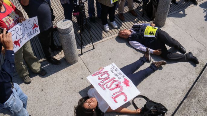 Periodistas protestan y exigen reunión con el gobernador por muerte del comunicador Roberto Carlos