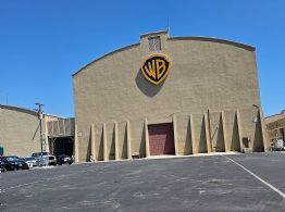 Warner abre la puerta a Paramount tras elevar su oferta de compra