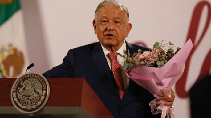 “Felicidades a todas las mamás de nuestro país”: AMLO festeja con mariachis el Día de las Madres