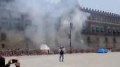Normalistas de Ayotzinapa lanzan artefactos explosivos contra Palacio Nacional (Video)