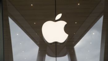 Empleados de tienda de Apple autorizan huelga por condiciones laborales