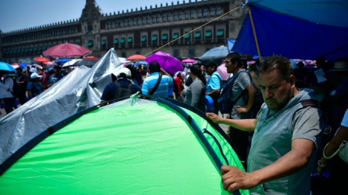CNTE reubica plantón previo a marcha de "marea rosa" en el Zócalo; AMLO pide evitar confrontaciones
