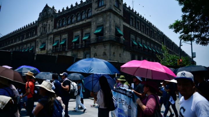 “La bandera es de todos, hasta de los traidores a la patria”: AMLO confirma que se izará durante “marea rosa”