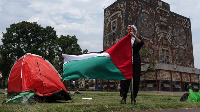 Estudiantes de la UNAM instalan campamento en apoyo a Palestina frente a la Rectoría