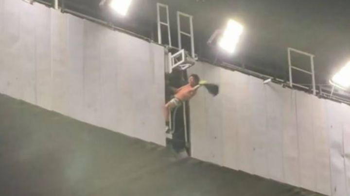 Arrestan al aficionado del América que subió al techo del estadio Azteca
