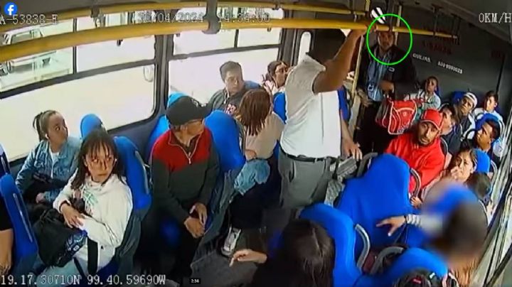 Chofer defiende a mujer de presunto acosador en un autobus del Edomex (Video)
