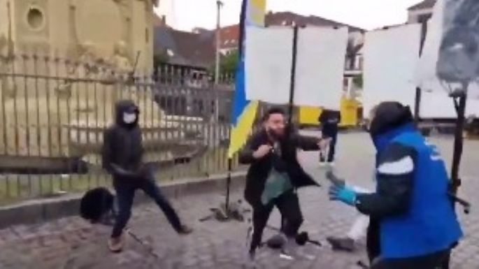 Un hombre apuñala a tres personas durante mitin contra el Islam en Mannheim, Alemania (Video)