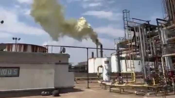 Dos trabajadores mueren al interior de refinería de Pemex en Salamanca