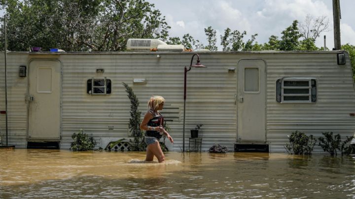 Inundaciones en Texas provocan cierre de escuelas; reportan muerte de un niño