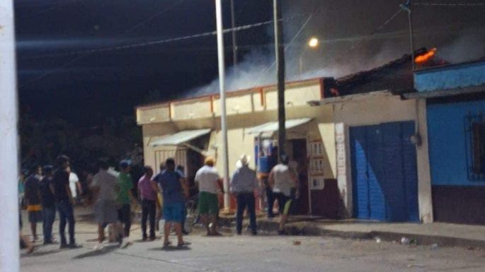 Hombres encapuchados incendiaron cinco casas en Chiapas