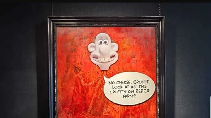 Activistas vandalizan retrato oficial del rey Carlos III con imagen de "Wallace y Gromit"