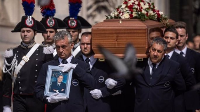La clase política italiana rinde homenaje a Berlusconi un año después de su muerte