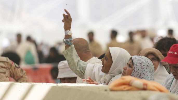 Peregrinos musulmanes reanudan la lapidación simbólica del diablo