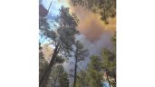 Residentes huyen de Ruidoso, Nuevo México, por fuertes incendios forestales