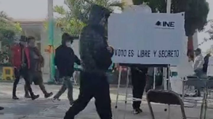 Encapuchados con armas roban paquetes electorales en Tlapanalá, Puebla; se reporta la muerte de una mujer
