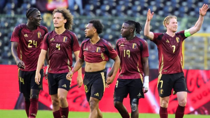Bélgica vence 2-0 a Rumanía y se mantiene con vida en la Eurocopa