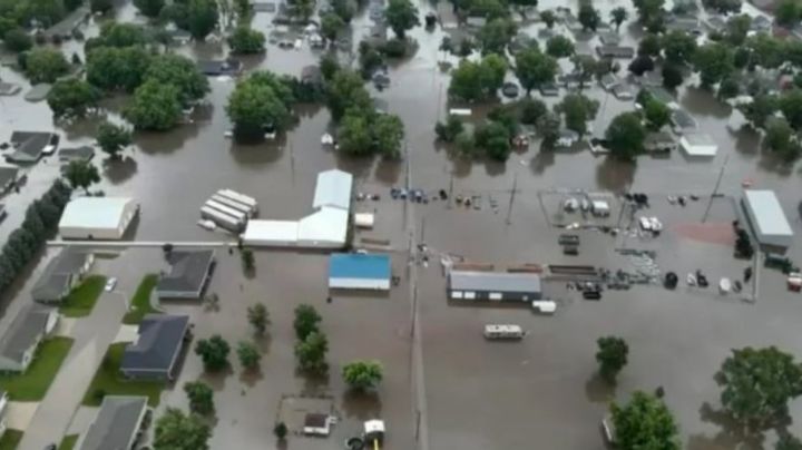 Inundaciones obligan a habitantes a dejar sus casas en partes de Iowa; ola de calor sigue en EU