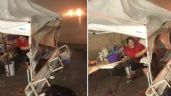 Se viraliza video de vendedora de elotes que se aferra a mantener su puesto en plena tormenta