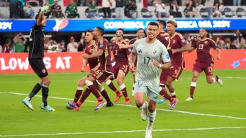 Orbelín Pineda falla penalti y México sucumbe ante Venezuela en la Copa América