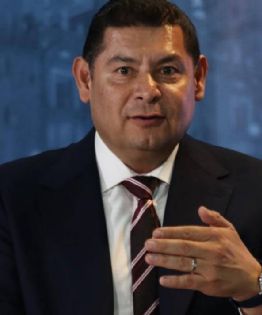 Armenta se deslinda de despido de abogada que protestó en acto de Sheinbaum