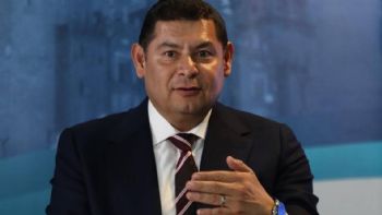 Armenta se deslinda de despido de abogada que protestó en acto de Sheinbaum