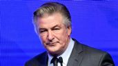 Jueza niega la solicitud de desestimar caso de Alec Baldwin; será juzgado en julio