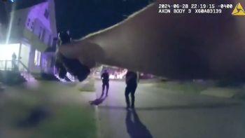 Un video muestra el disparo letal de un policía a un niño de 13 años en el suelo