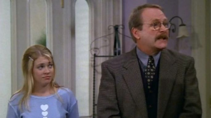 Falleció Martin Mull, actor que interpretó al director Kraft en “Sabrina, la bruja adolescente”